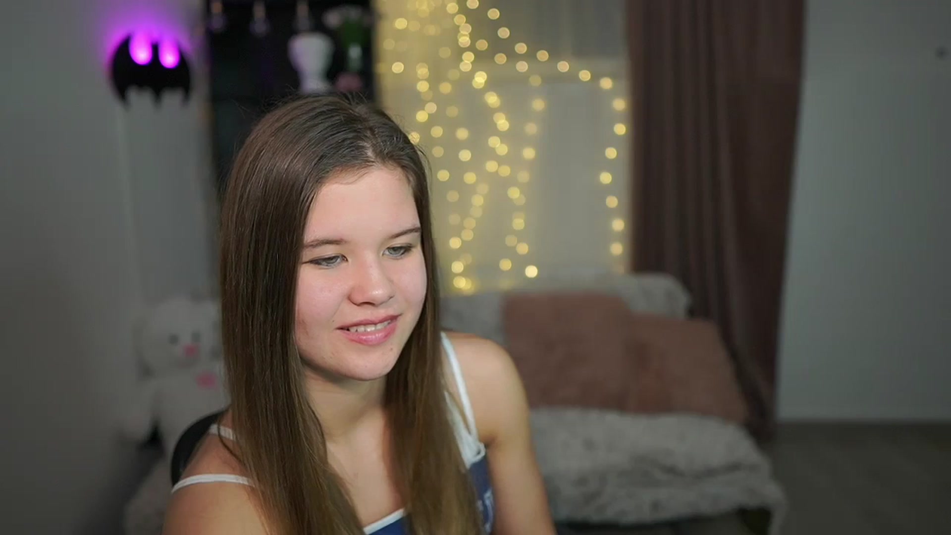 Gallery image thumbnail from Alaina__Fox's myfreecams stream on, 03/24/2024, 13:39 image 9 of 20