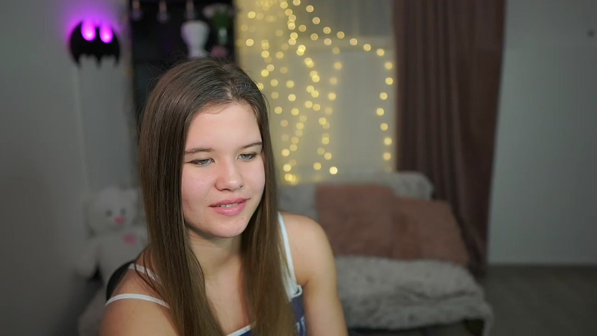 Gallery image thumbnail from Alaina__Fox's myfreecams stream on, 03/24/2024, 13:39 image 17 of 20