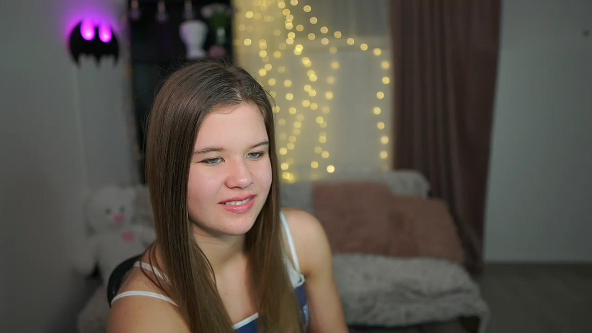 Gallery image thumbnail from Alaina__Fox's myfreecams stream on, 03/24/2024, 13:39 image 12 of 20