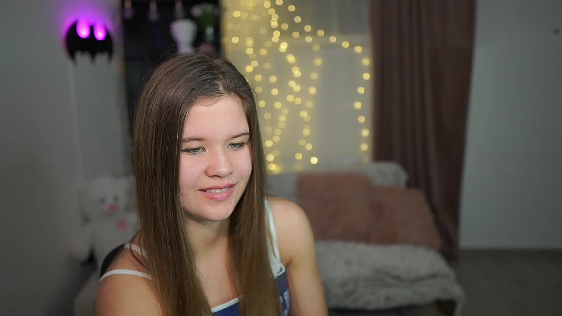 Gallery image thumbnail from Alaina__Fox's myfreecams stream on, 03/24/2024, 13:39 image 3 of 20