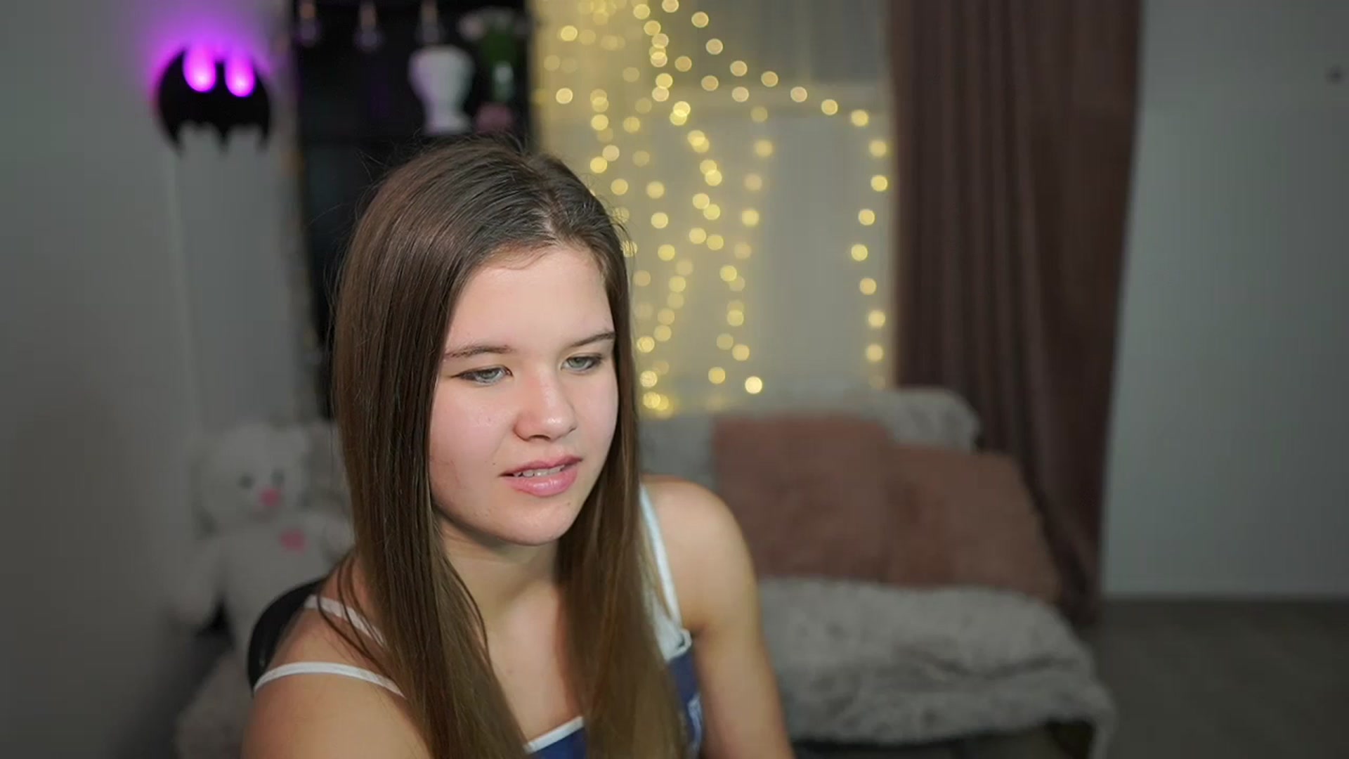 Gallery image thumbnail from Alaina__Fox's myfreecams stream on, 03/24/2024, 13:39 image 13 of 20