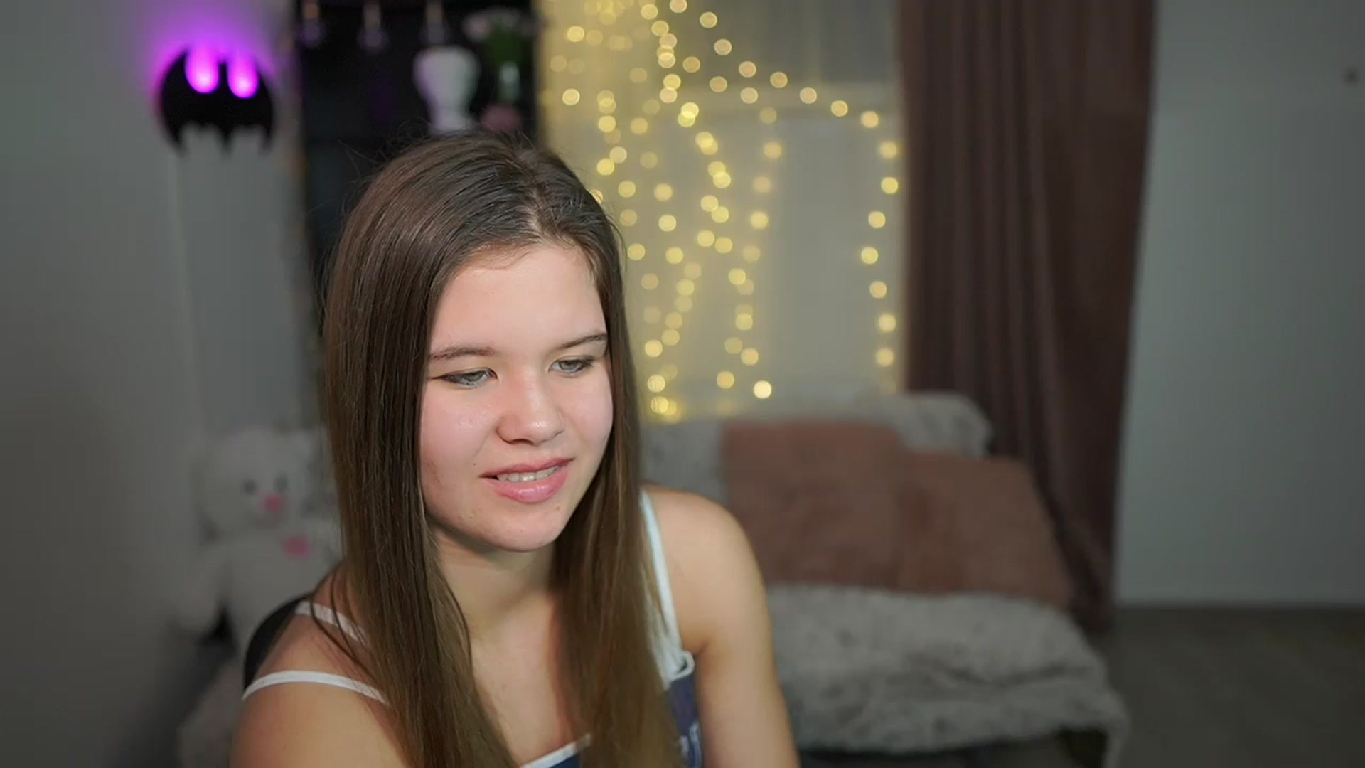 Gallery image thumbnail from Alaina__Fox's myfreecams stream on, 03/24/2024, 13:39 image 18 of 20