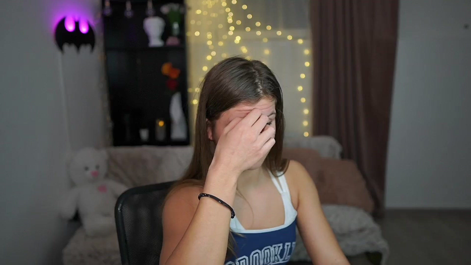 Gallery image thumbnail from Alaina__Fox's myfreecams stream on, 03/24/2024, 19:03 image 3 of 20
