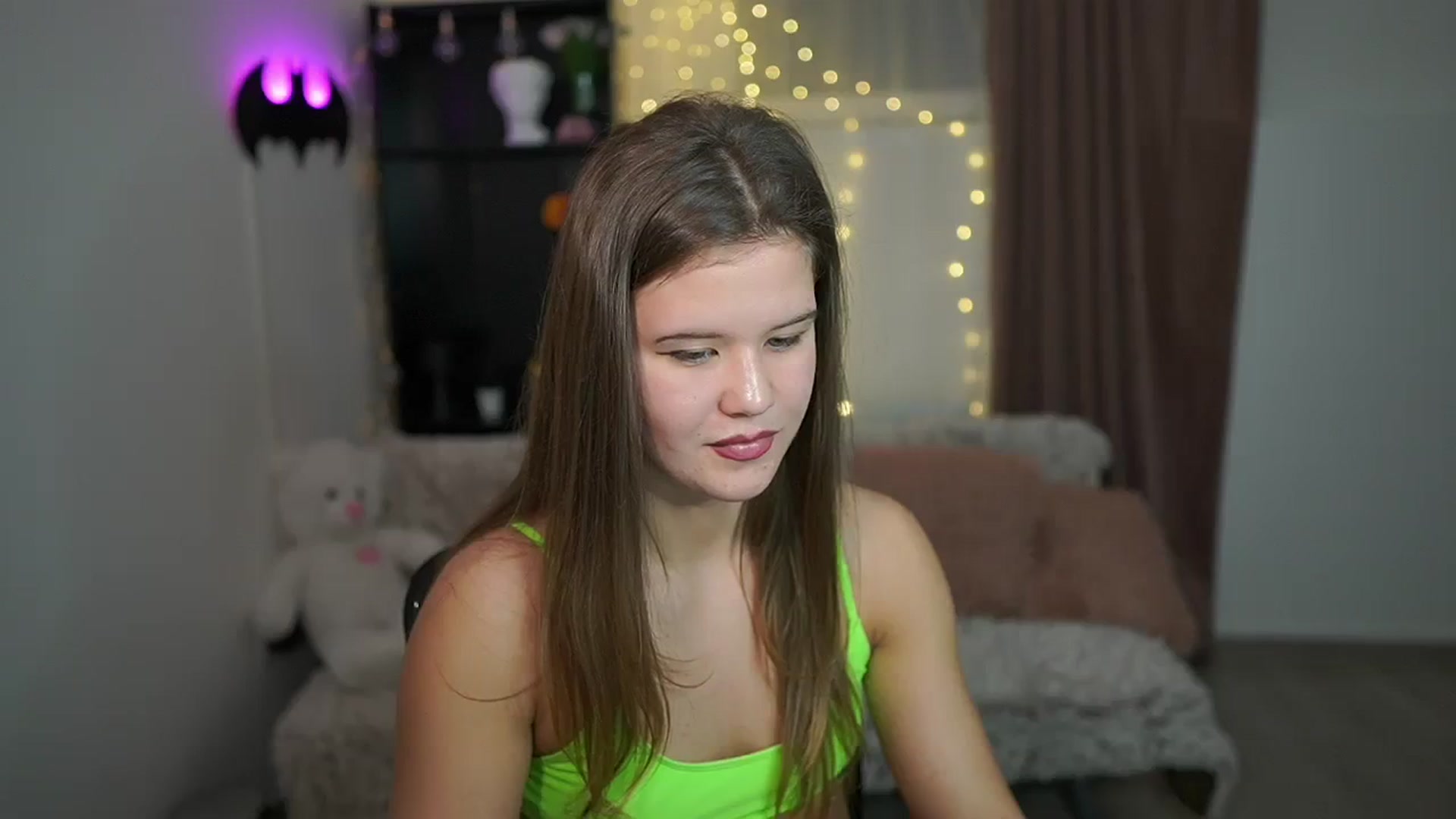 Gallery image thumbnail from Alaina__Fox's myfreecams stream on, 03/25/2024, 22:09 image 9 of 20
