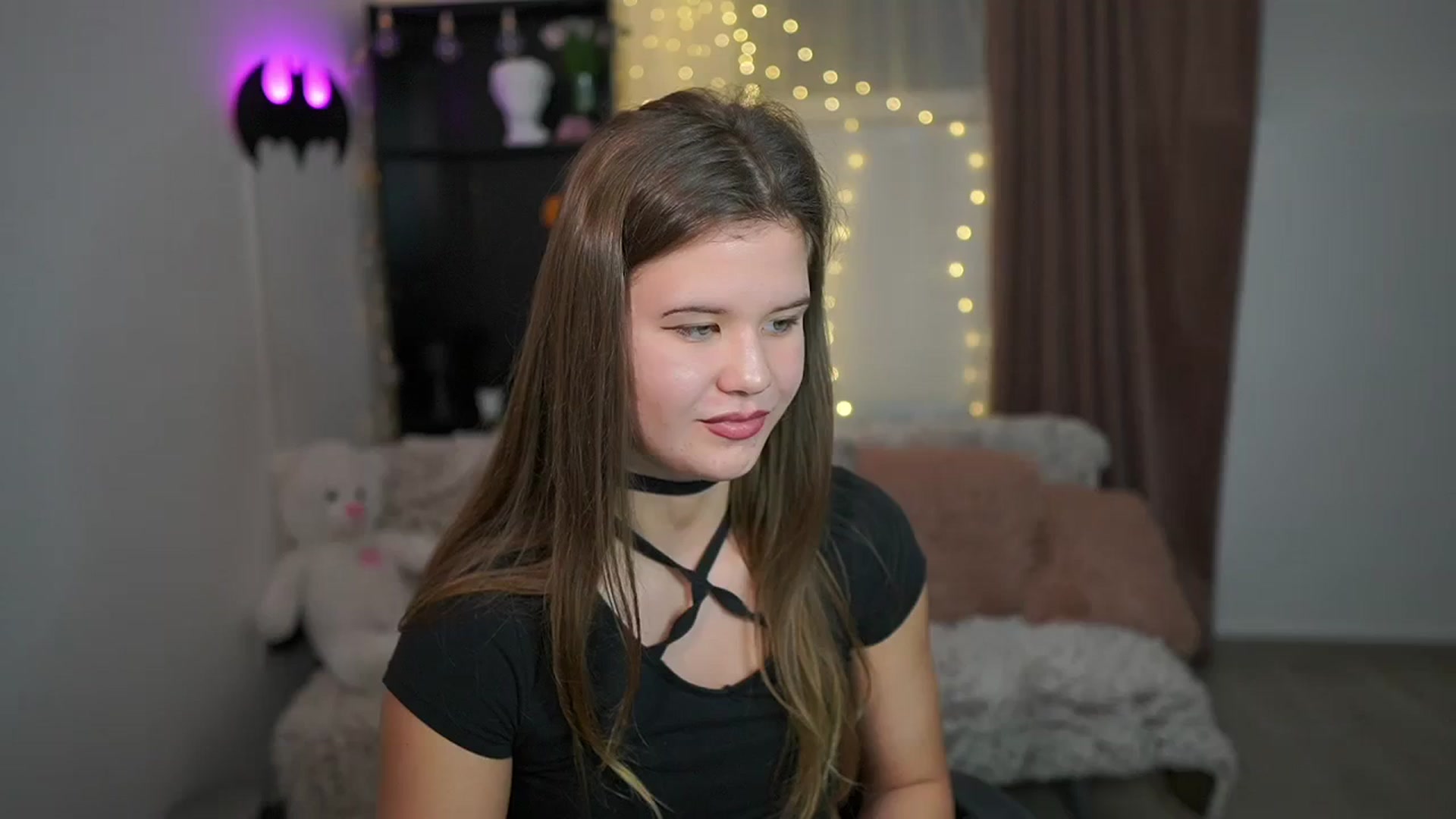 Gallery image thumbnail from Alaina__Fox's myfreecams stream on, 03/25/2024, 22:09 image 16 of 20