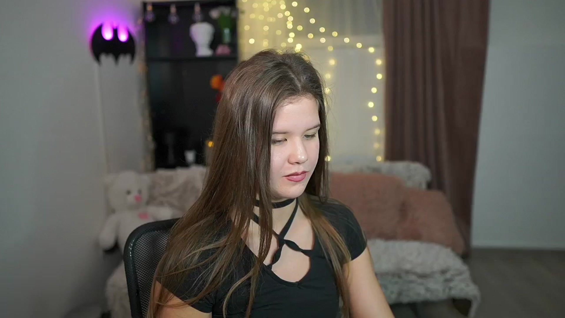 Gallery image thumbnail from Alaina__Fox's myfreecams stream on, 03/25/2024, 22:09 image 12 of 20