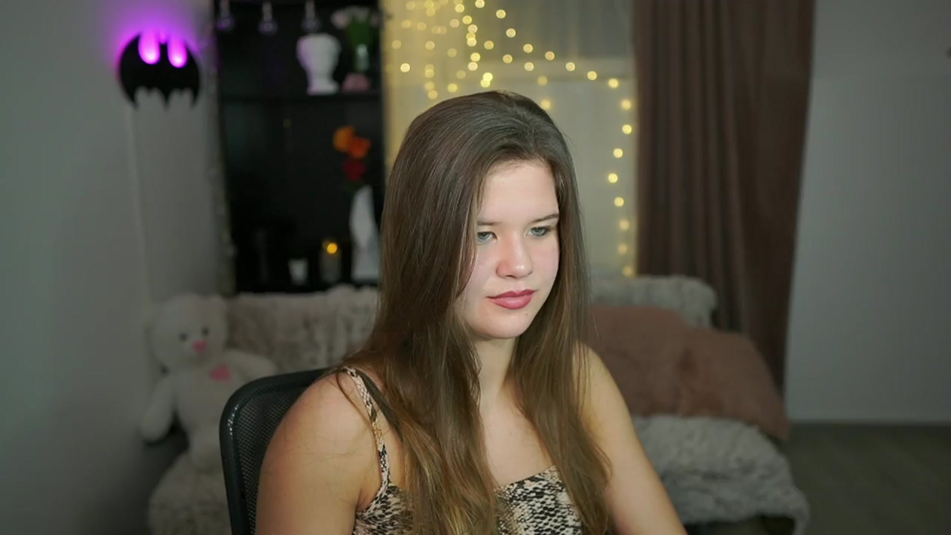 Gallery image thumbnail from Alaina__Fox's myfreecams stream on, 03/27/2024, 19:33 image 2 of 20