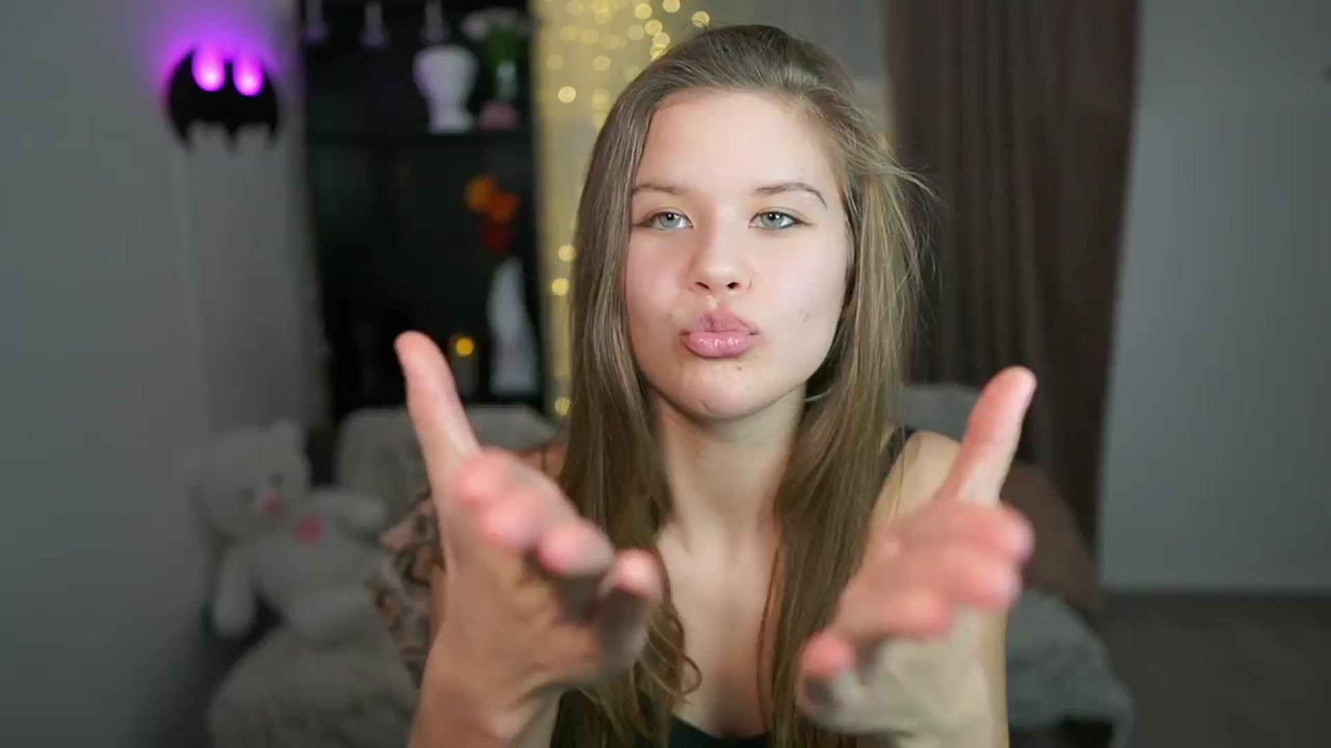 Gallery image thumbnail from Alaina__Fox's myfreecams stream on, 03/27/2024, 22:36 image 15 of 20