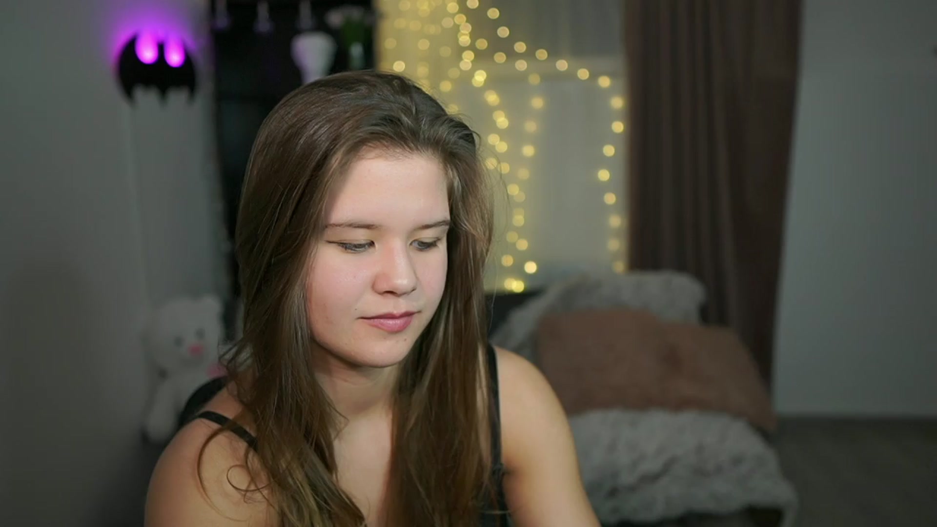 Gallery image thumbnail from Alaina__Fox's myfreecams stream on, 03/27/2024, 22:36 image 2 of 20