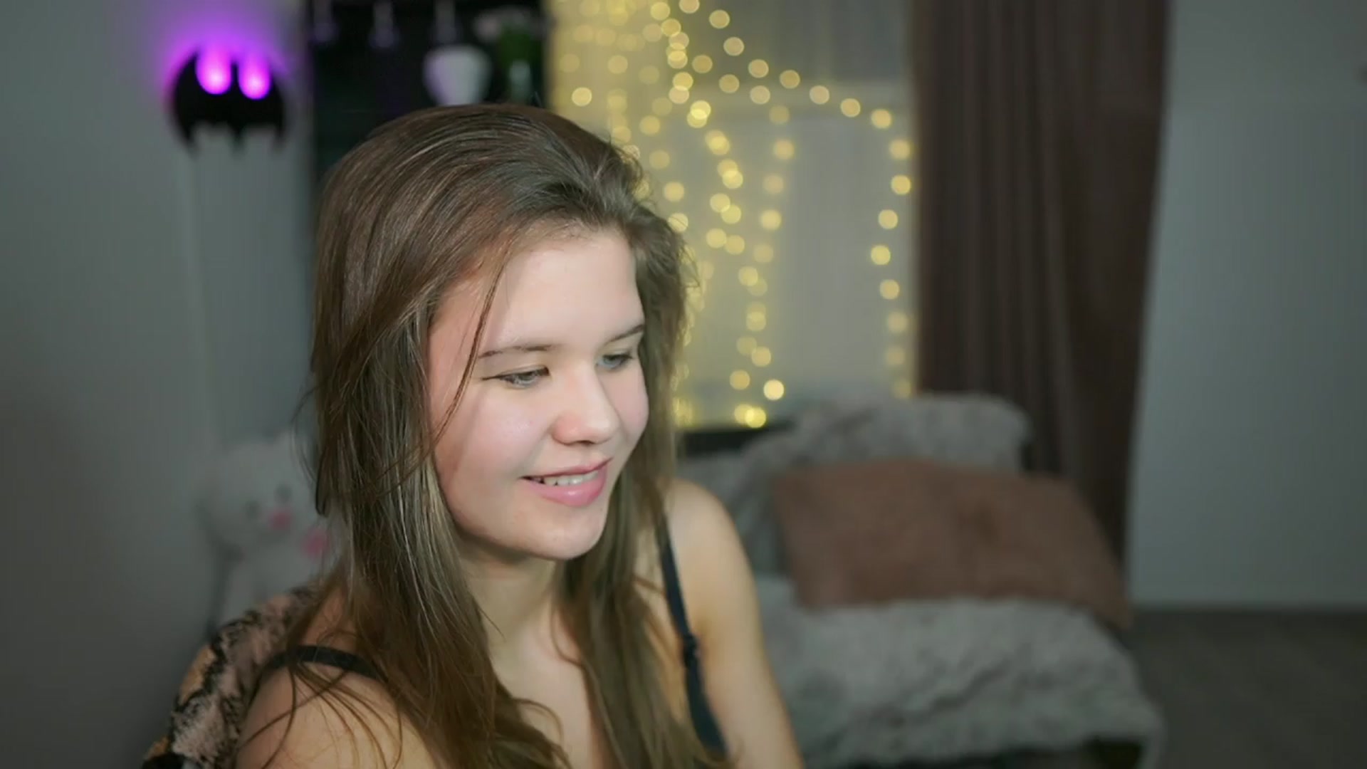 Gallery image thumbnail from Alaina__Fox's myfreecams stream on, 03/27/2024, 22:36 image 11 of 20