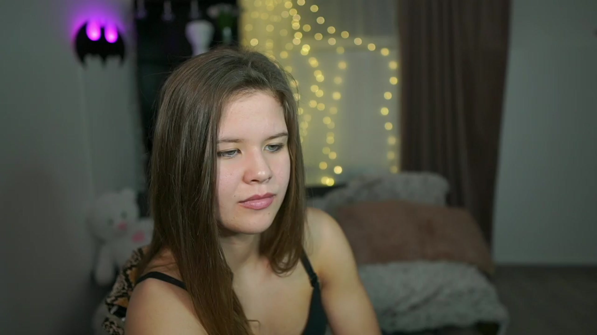 Gallery image thumbnail from Alaina__Fox's myfreecams stream on, 03/27/2024, 22:36 image 20 of 20