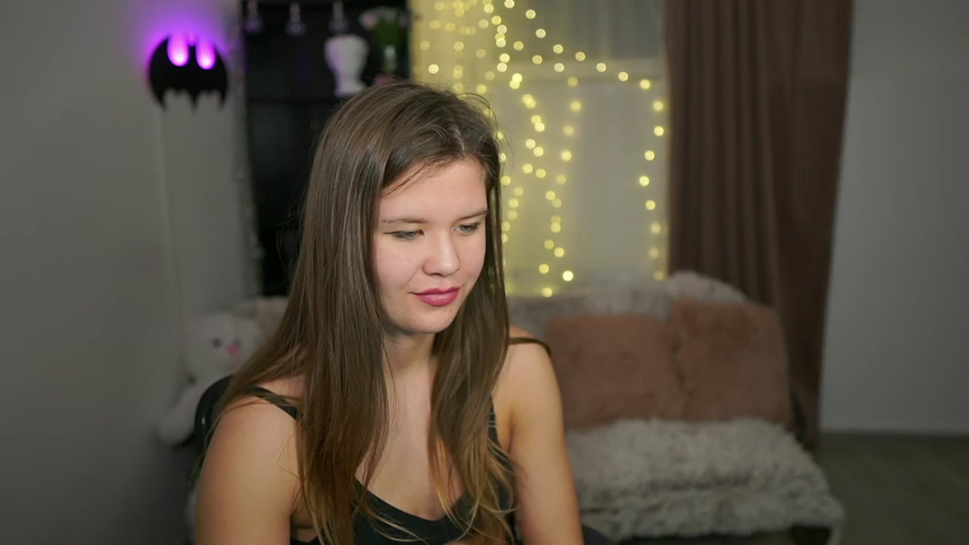 Gallery image thumbnail from Alaina__Fox's myfreecams stream on, 03/28/2024, 13:14 image 6 of 20