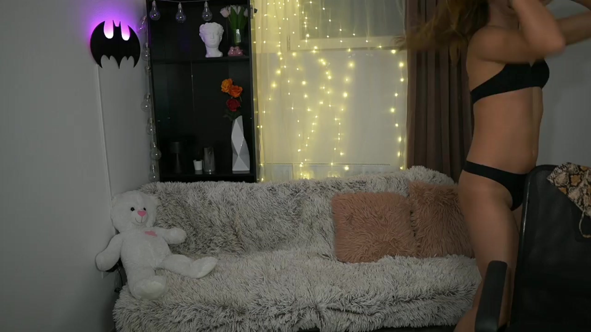 Gallery image thumbnail from Alaina__Fox's myfreecams stream on, 03/28/2024, 13:14 image 16 of 20