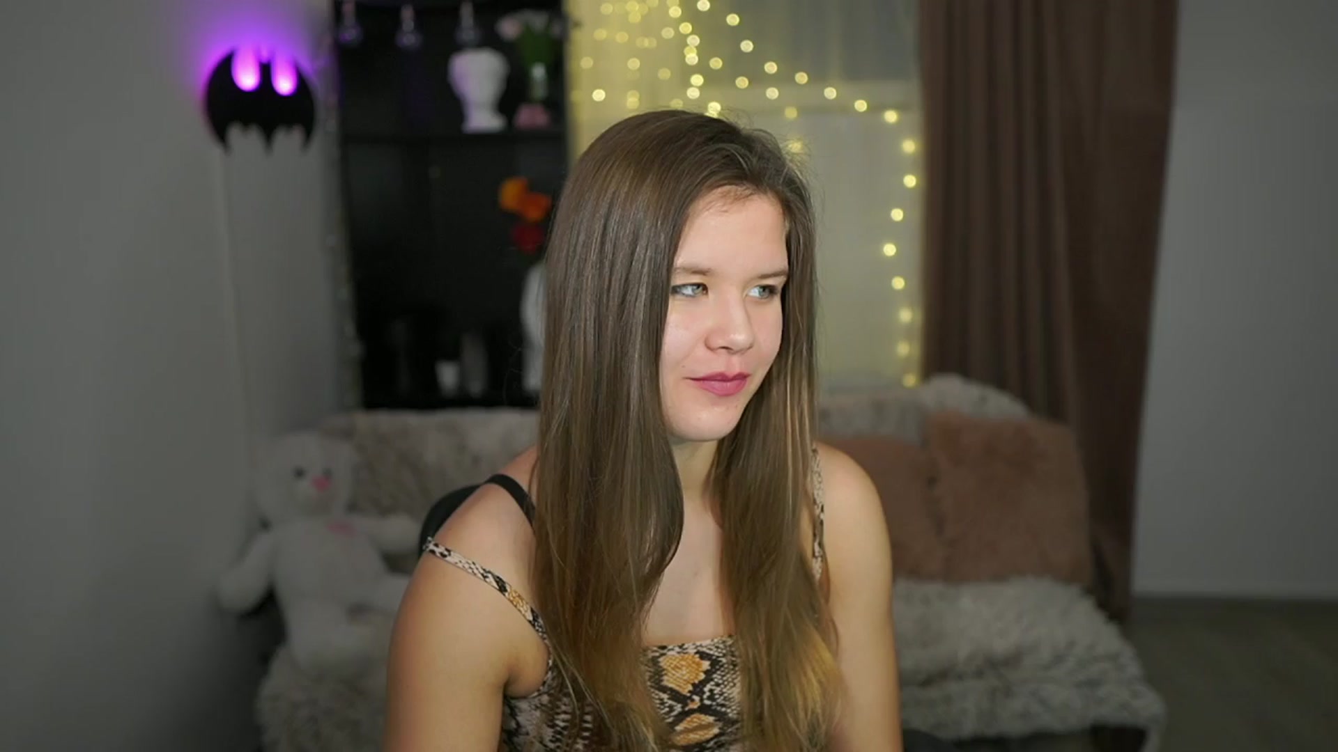 Gallery image thumbnail from Alaina__Fox's myfreecams stream on, 03/28/2024, 13:14 image 18 of 20