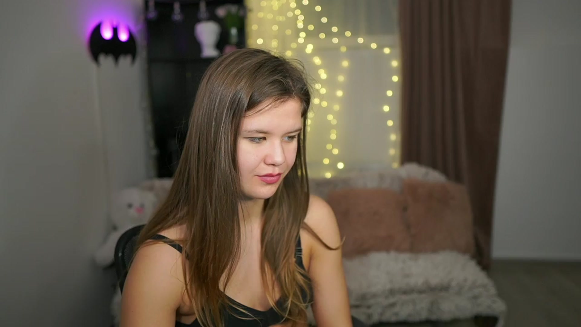 Gallery image thumbnail from Alaina__Fox's myfreecams stream on, 03/28/2024, 13:14 image 9 of 20