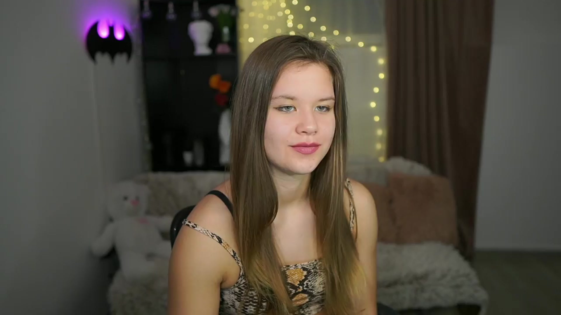 Gallery image thumbnail from Alaina__Fox's myfreecams stream on, 03/28/2024, 13:14 image 17 of 20