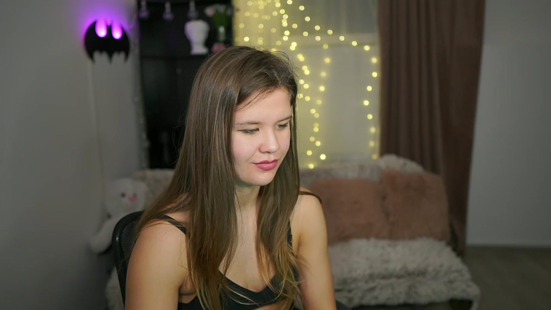Gallery image thumbnail from Alaina__Fox's myfreecams stream on, 03/28/2024, 13:14 image 7 of 20