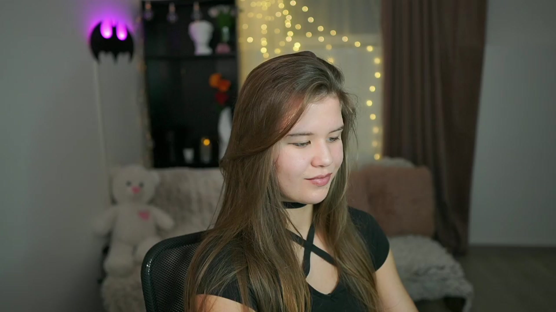 Gallery image thumbnail from Alaina__Fox's myfreecams stream on, 03/31/2024, 14:42 image 6 of 20