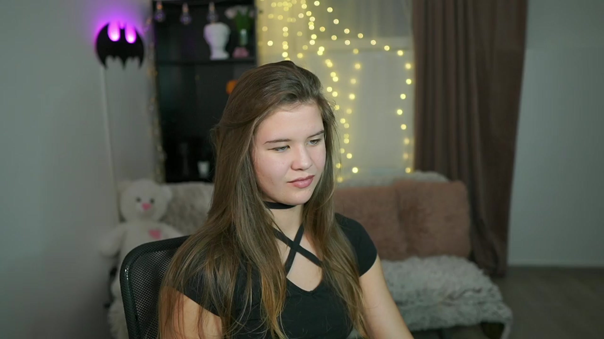 Gallery image thumbnail from Alaina__Fox's myfreecams stream on, 03/31/2024, 14:42 image 5 of 20