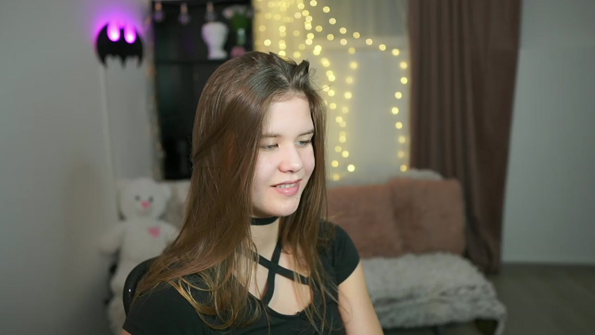 Gallery image thumbnail from Alaina__Fox's myfreecams stream on, 03/31/2024, 14:42 image 12 of 20
