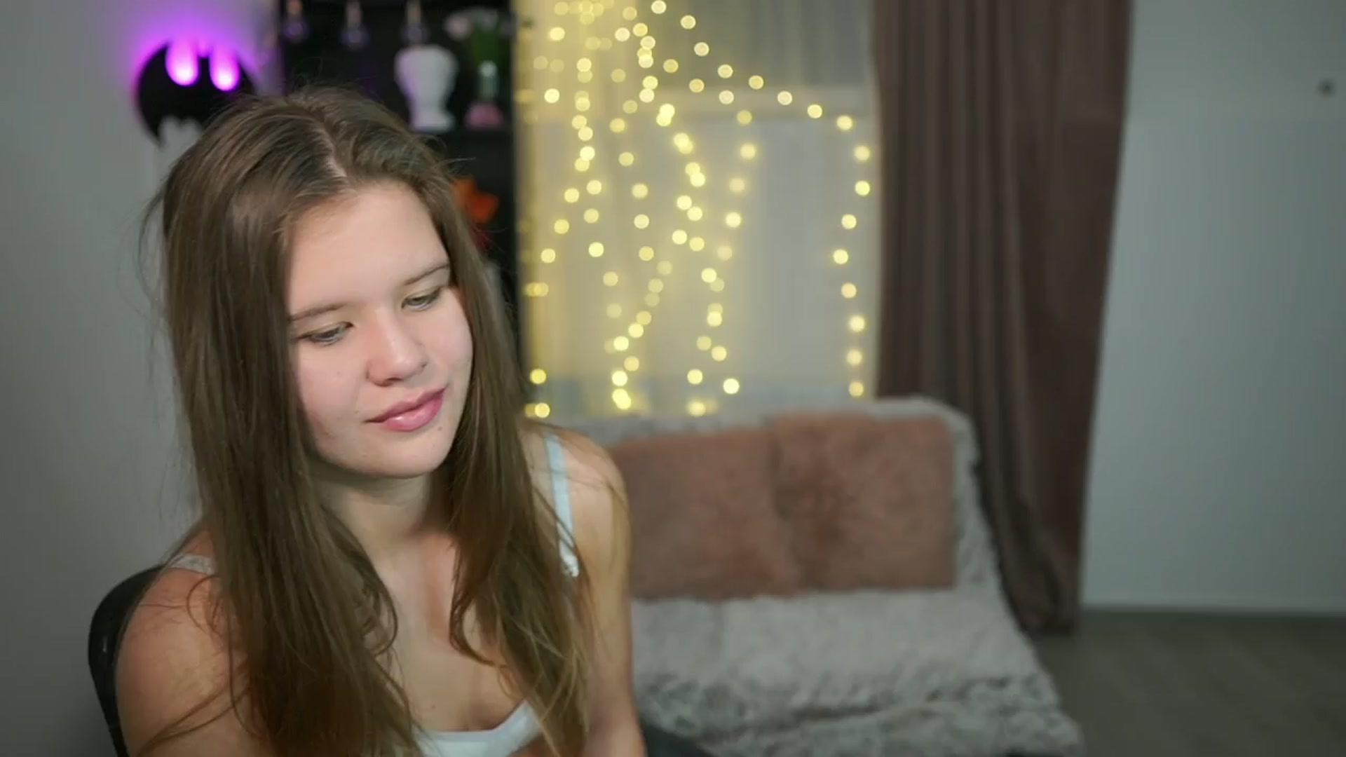 Gallery image thumbnail from Alaina__Fox's myfreecams stream on, 04/02/2024, 22:51 image 7 of 20