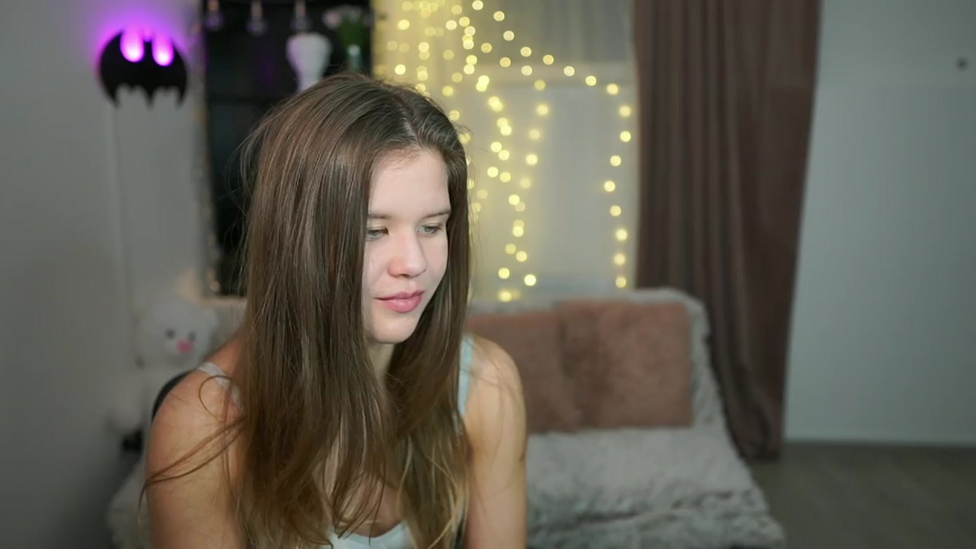 Gallery image thumbnail from Alaina__Fox's myfreecams stream on, 04/02/2024, 22:51 image 6 of 20