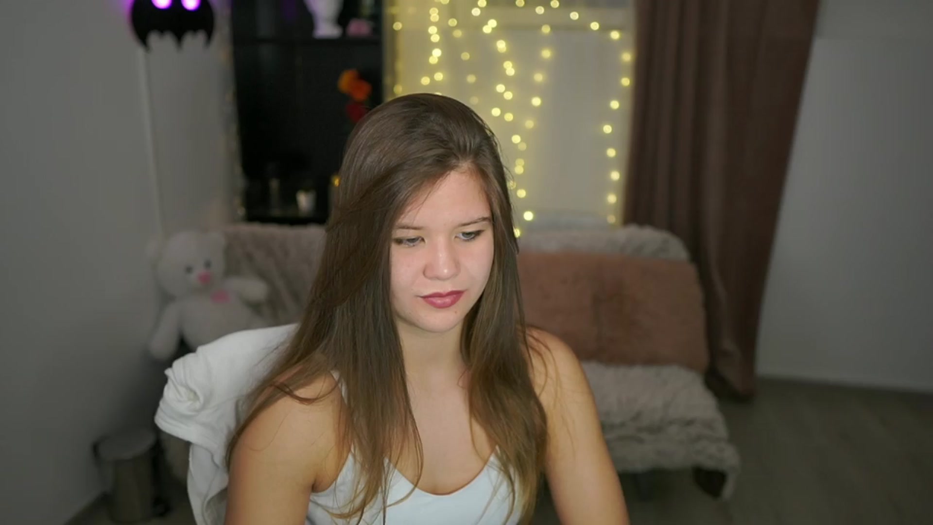 Gallery image thumbnail from Alaina__Fox's myfreecams stream on, 04/10/2024, 19:51 image 12 of 20