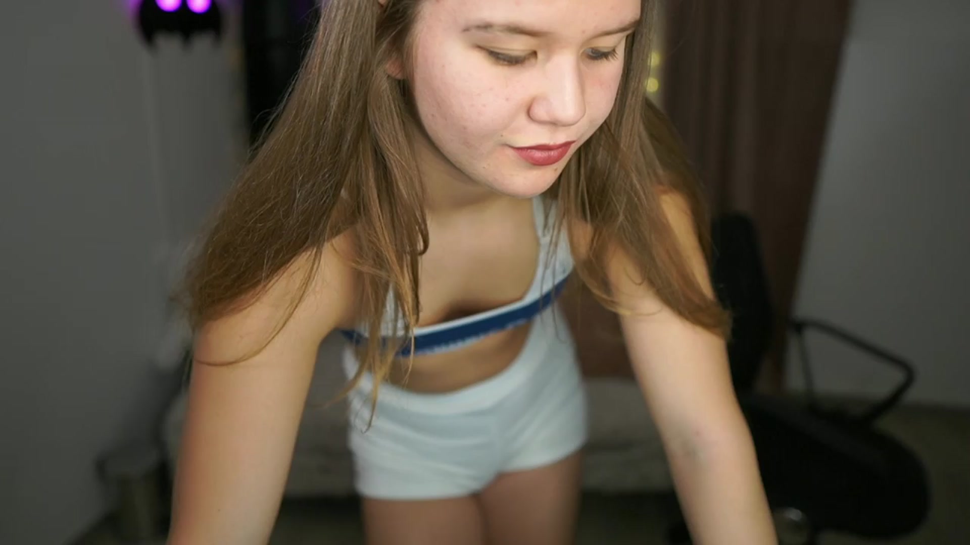 Gallery image thumbnail from Alaina__Fox's myfreecams stream on, 04/10/2024, 19:51 image 1 of 20