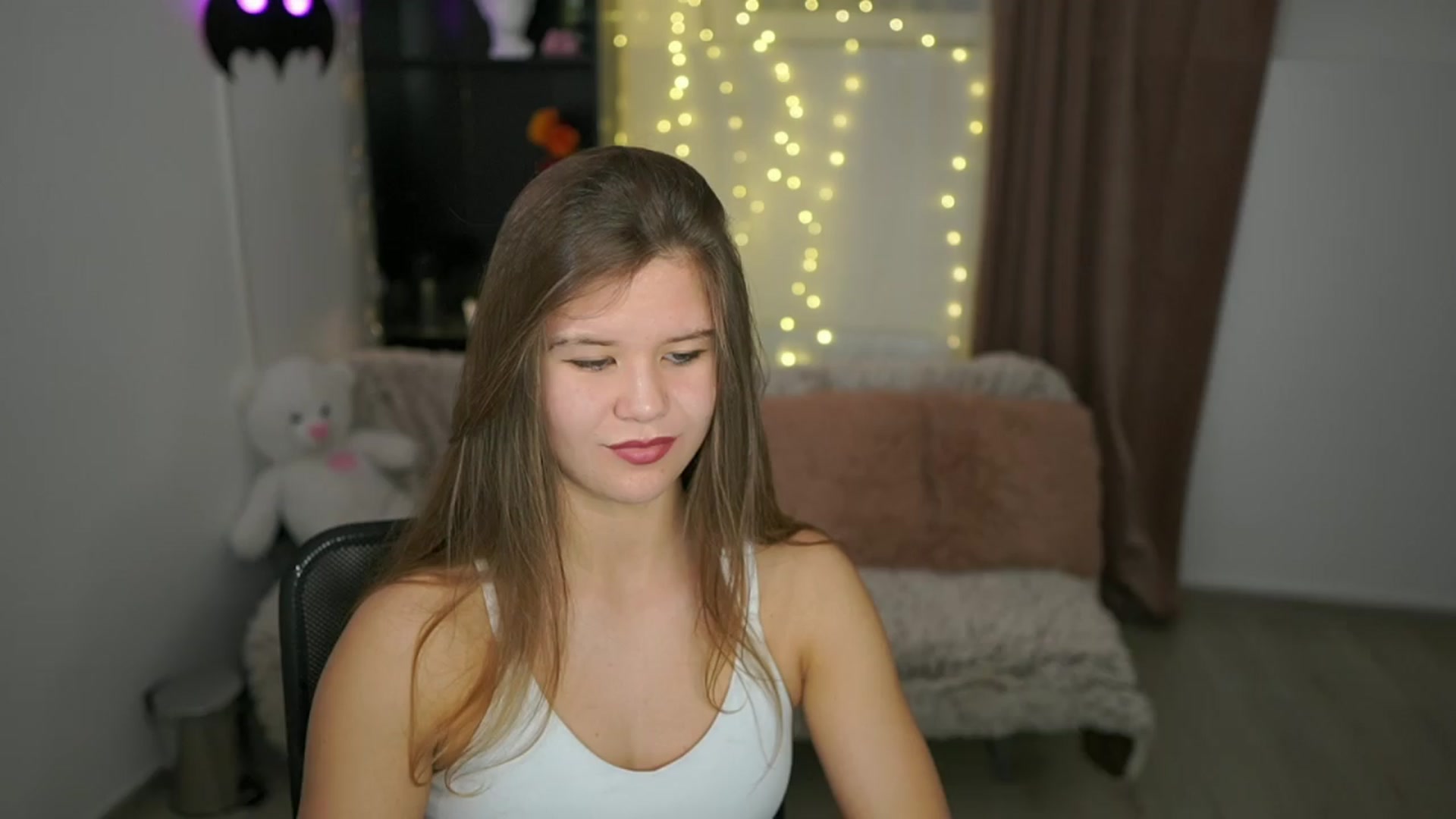 Gallery image thumbnail from Alaina__Fox's myfreecams stream on, 04/10/2024, 19:51 image 5 of 20