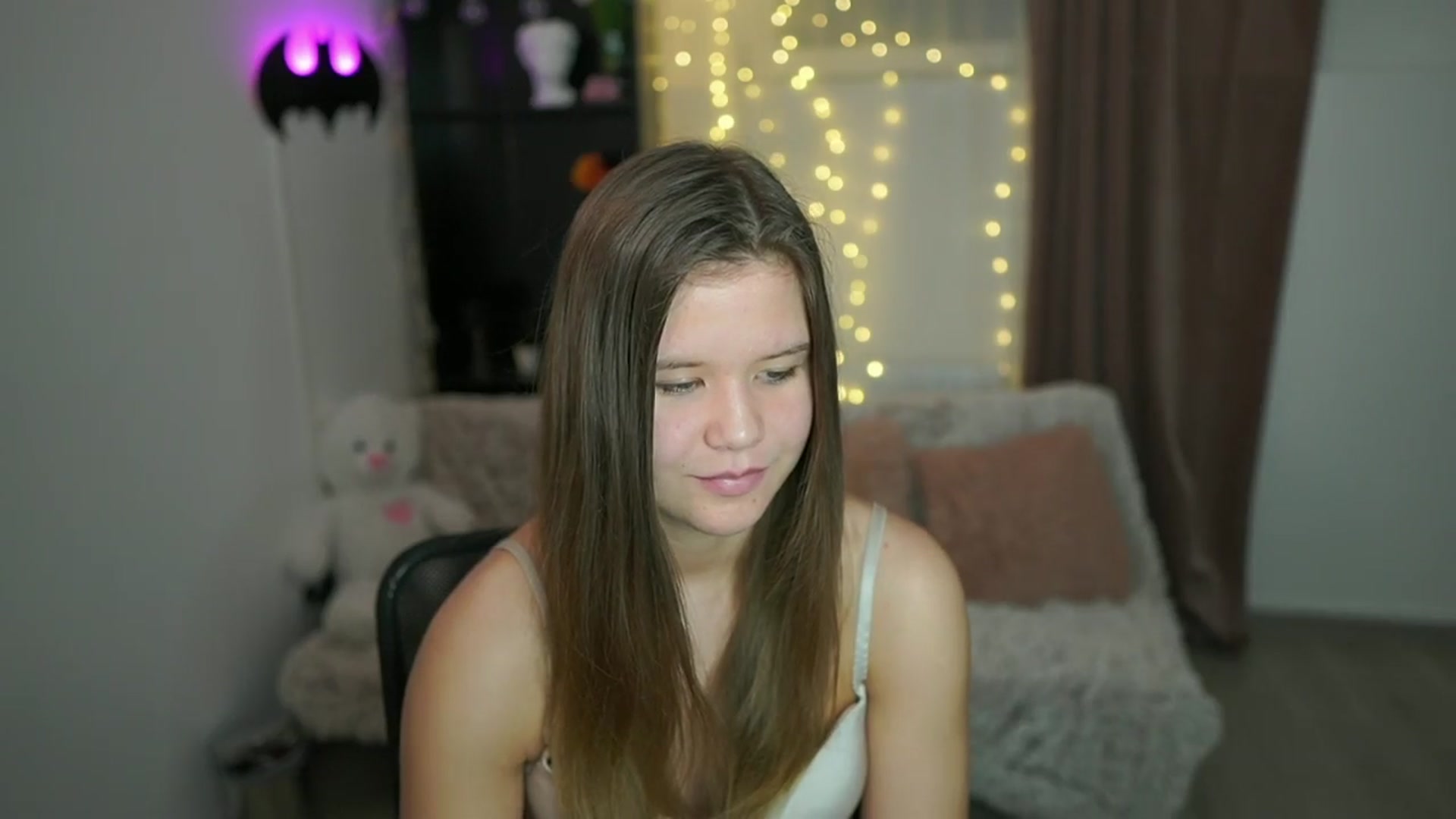 Gallery image thumbnail from Alaina__Fox's myfreecams stream on, 04/14/2024, 12:08 image 20 of 20