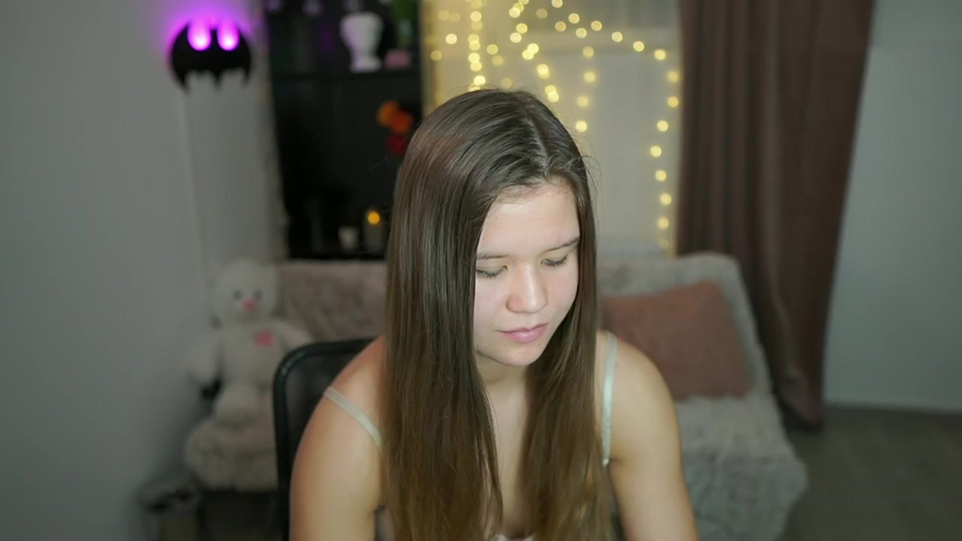 Gallery image thumbnail from Alaina__Fox's myfreecams stream on, 04/14/2024, 12:08 image 19 of 20