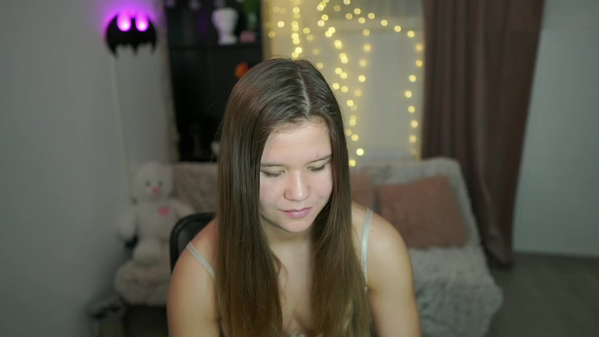 Gallery image thumbnail from Alaina__Fox's myfreecams stream on, 04/14/2024, 12:08 image 18 of 20
