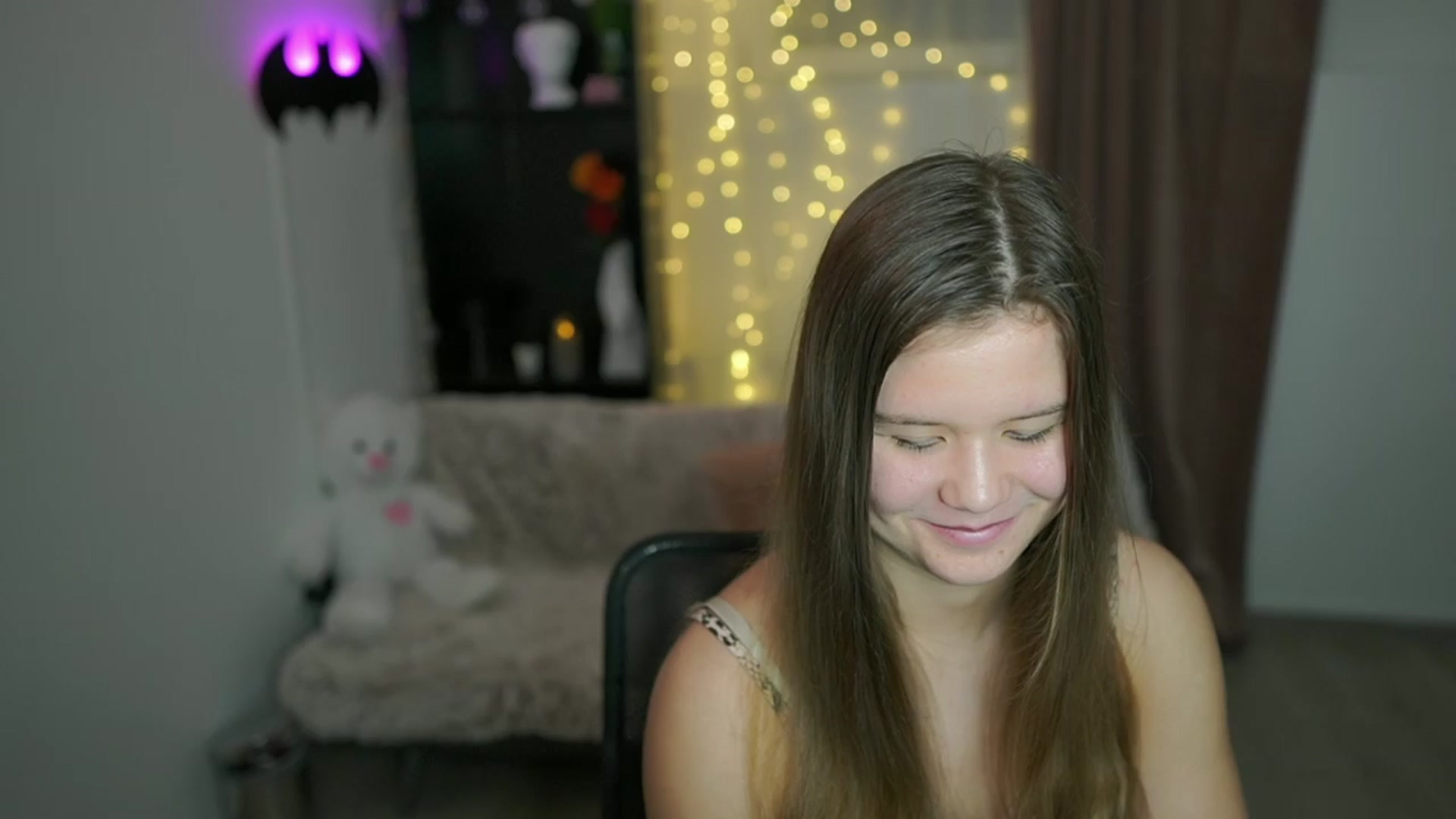 Gallery image thumbnail from Alaina__Fox's myfreecams stream on, 04/14/2024, 13:22 image 12 of 20