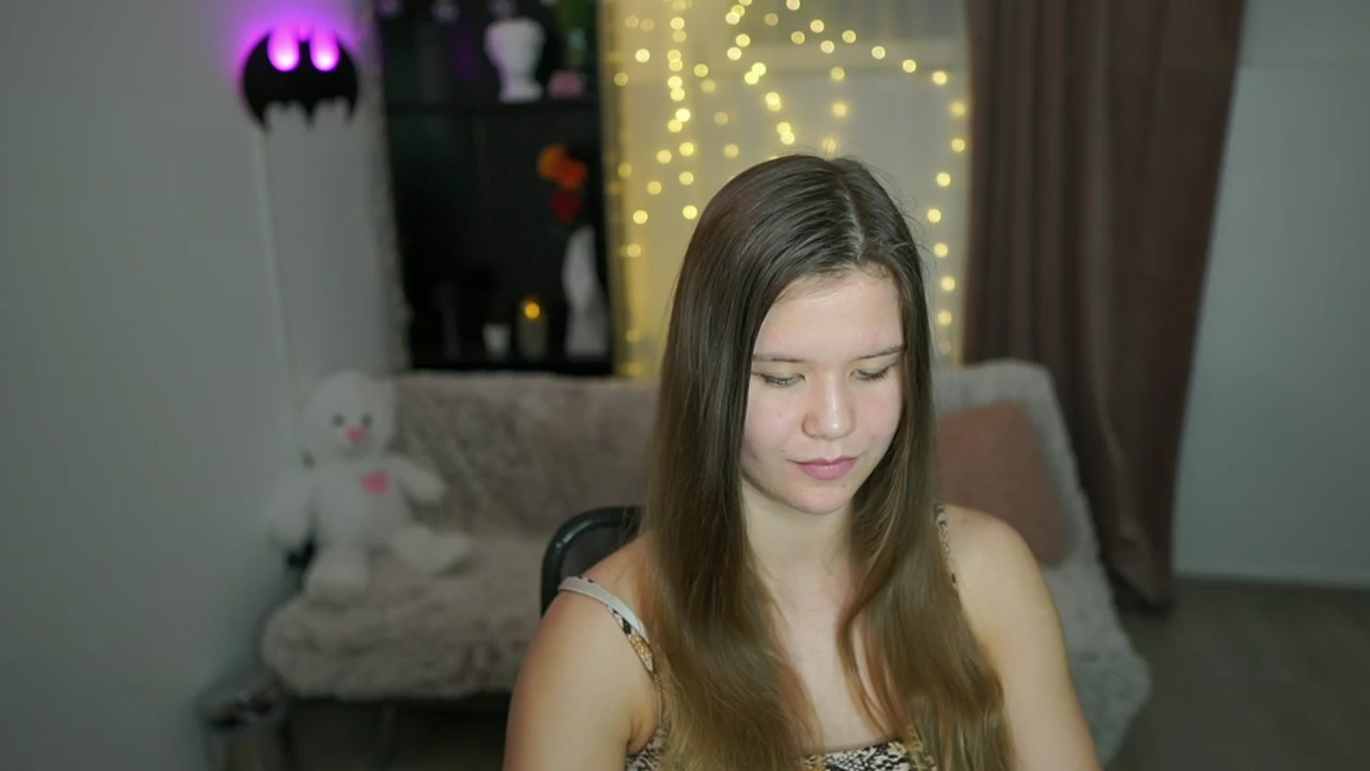 Gallery image thumbnail from Alaina__Fox's myfreecams stream on, 04/14/2024, 13:22 image 17 of 20