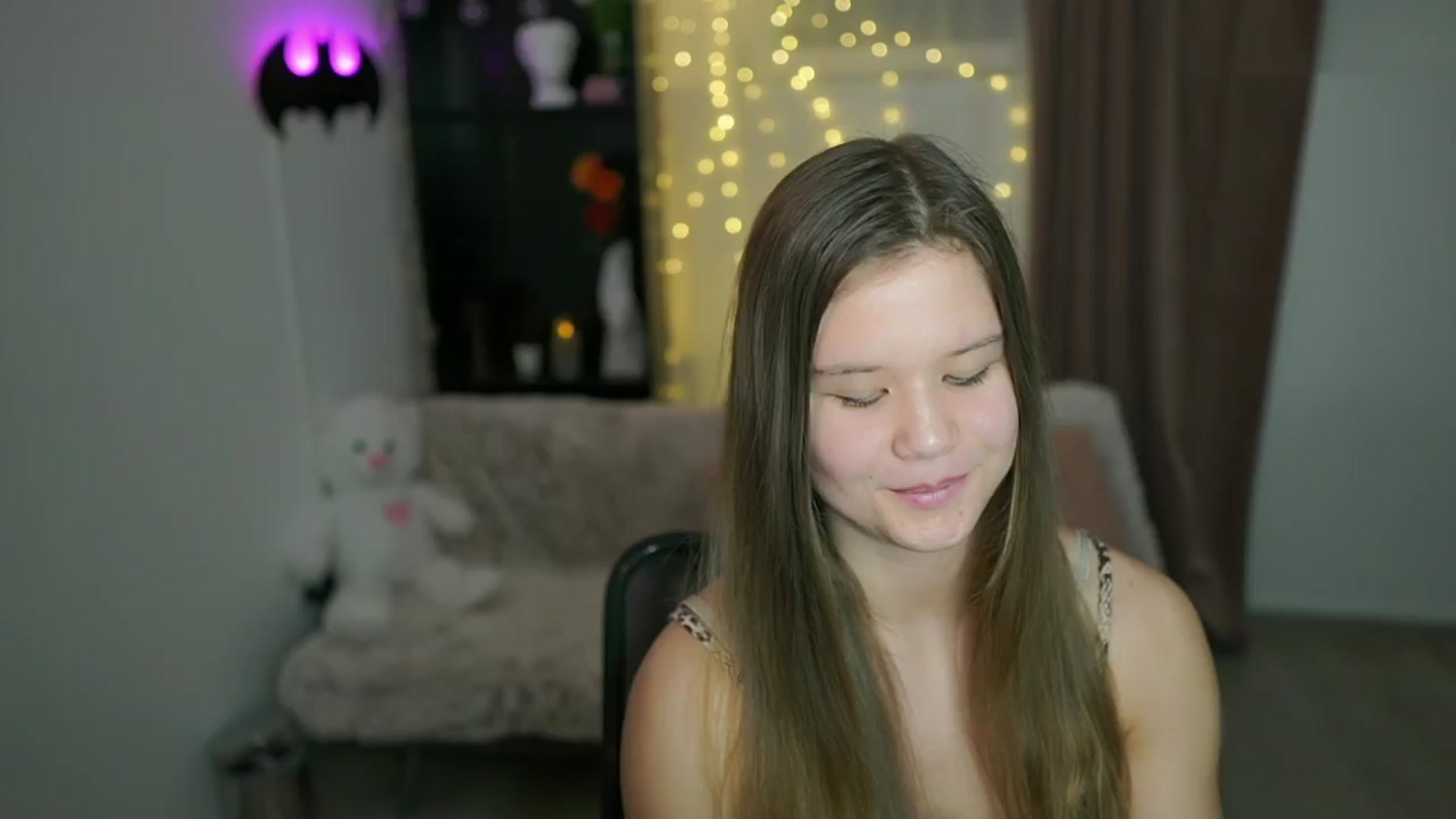 Gallery image thumbnail from Alaina__Fox's myfreecams stream on, 04/14/2024, 13:22 image 11 of 20