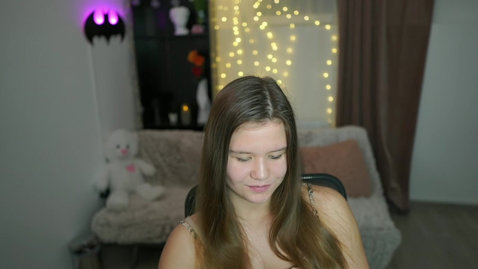 Gallery image thumbnail from Alaina__Fox's myfreecams stream on, 04/14/2024, 13:22 image 9 of 20