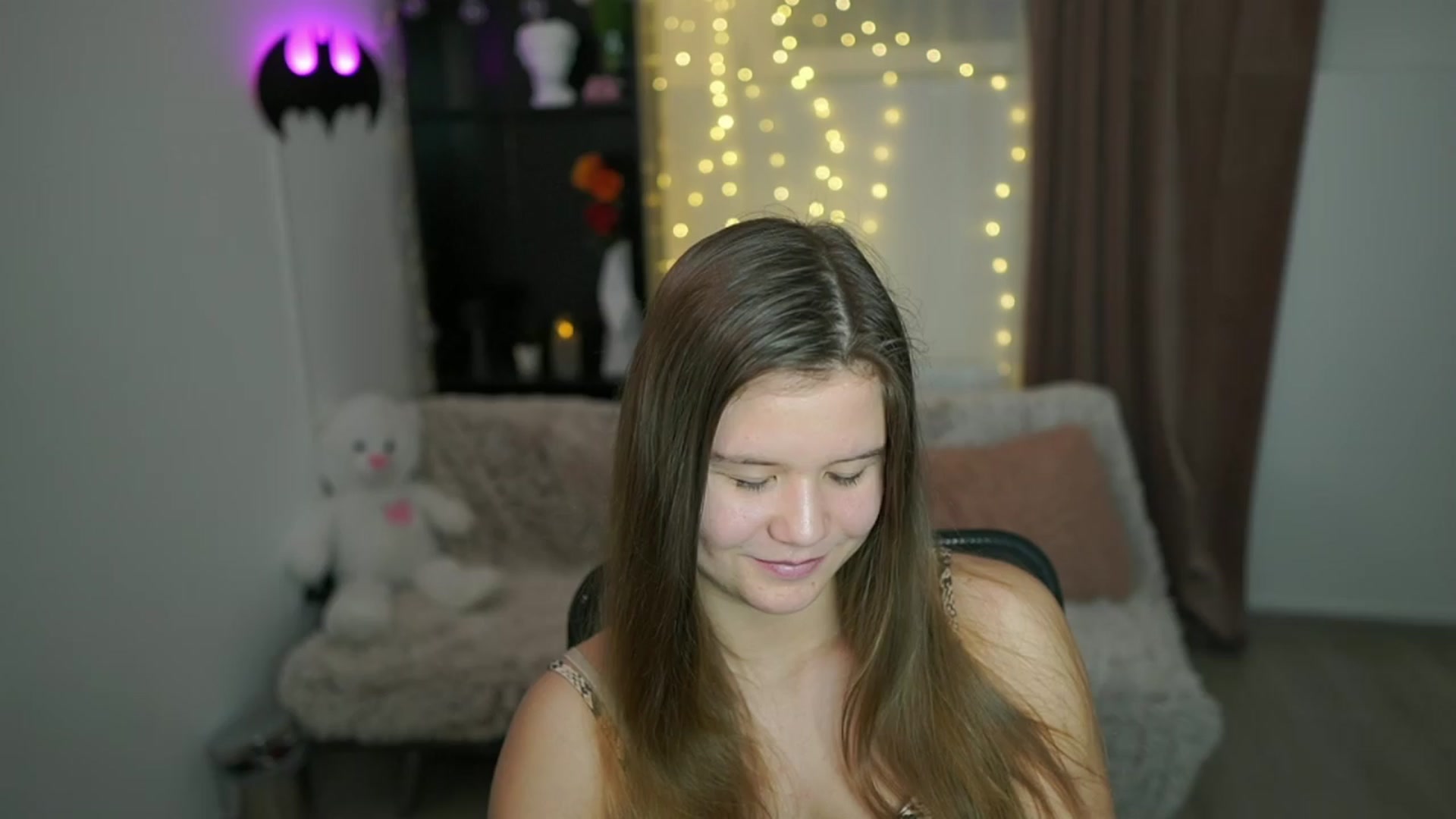 Gallery image thumbnail from Alaina__Fox's myfreecams stream on, 04/14/2024, 13:22 image 8 of 20