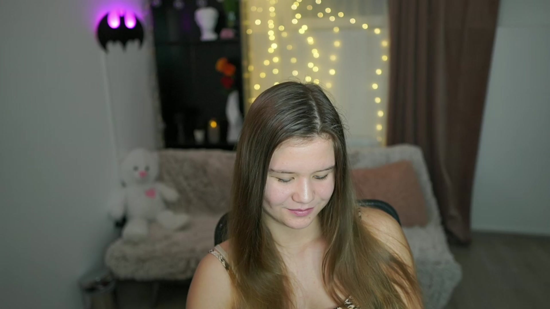 Gallery image thumbnail from Alaina__Fox's myfreecams stream on, 04/14/2024, 13:22 image 7 of 20