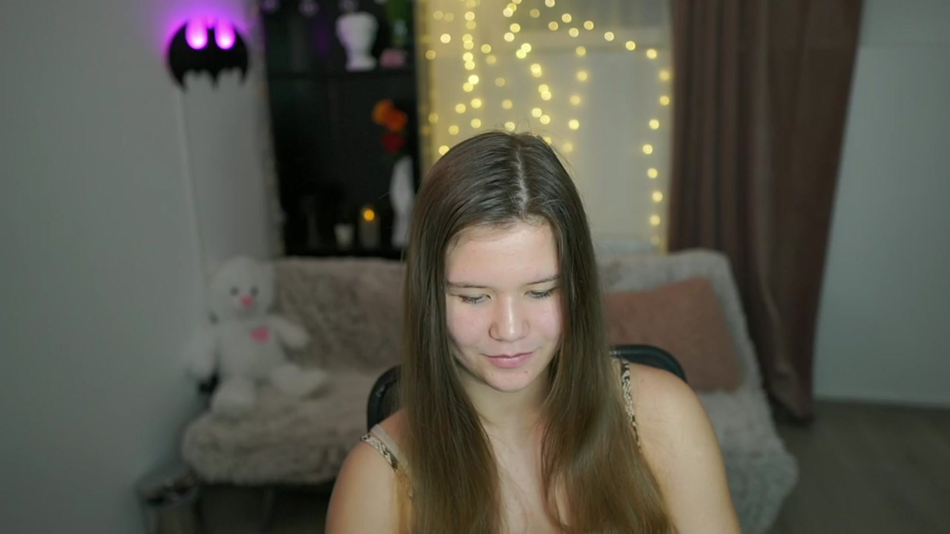 Gallery image thumbnail from Alaina__Fox's myfreecams stream on, 04/14/2024, 13:22 image 6 of 20