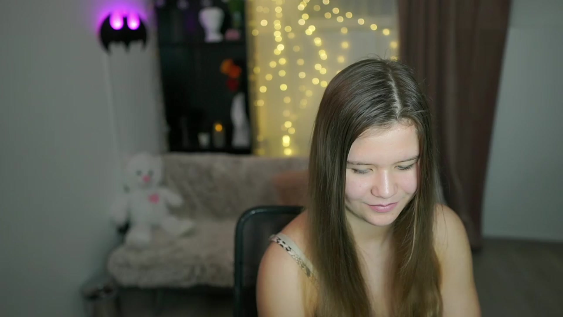 Gallery image thumbnail from Alaina__Fox's myfreecams stream on, 04/14/2024, 13:22 image 13 of 20