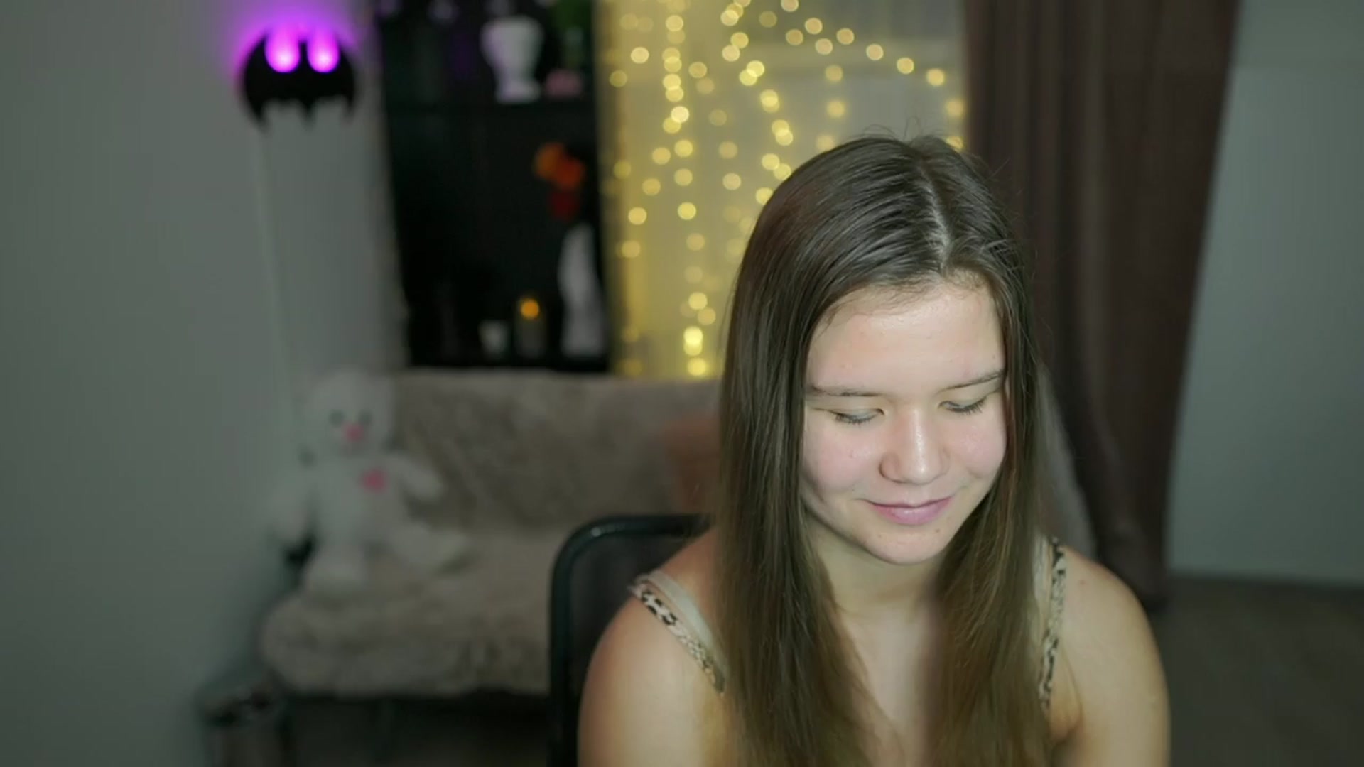 Gallery image thumbnail from Alaina__Fox's myfreecams stream on, 04/14/2024, 13:22 image 10 of 20