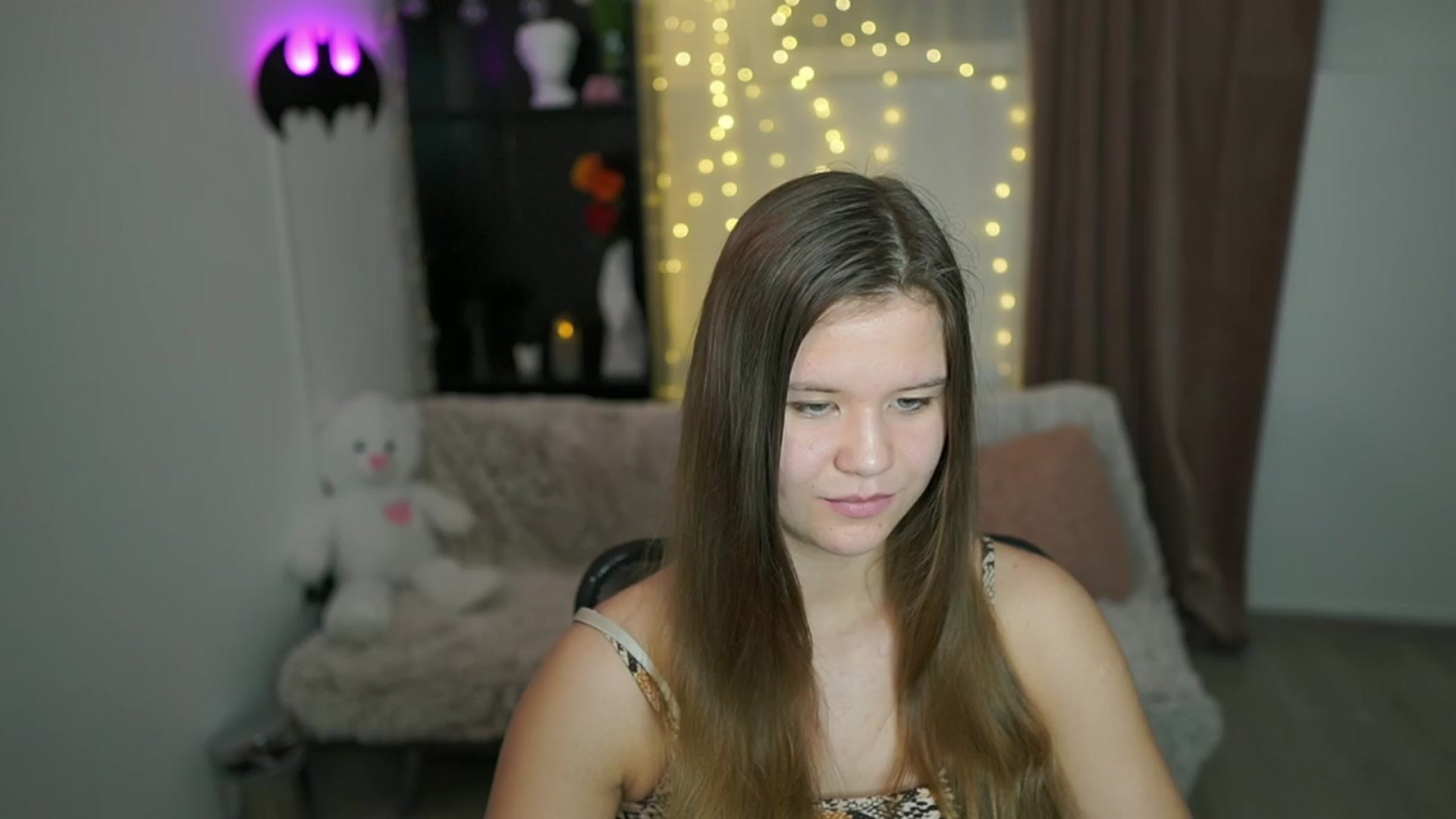 Gallery image thumbnail from Alaina__Fox's myfreecams stream on, 04/14/2024, 13:22 image 15 of 20