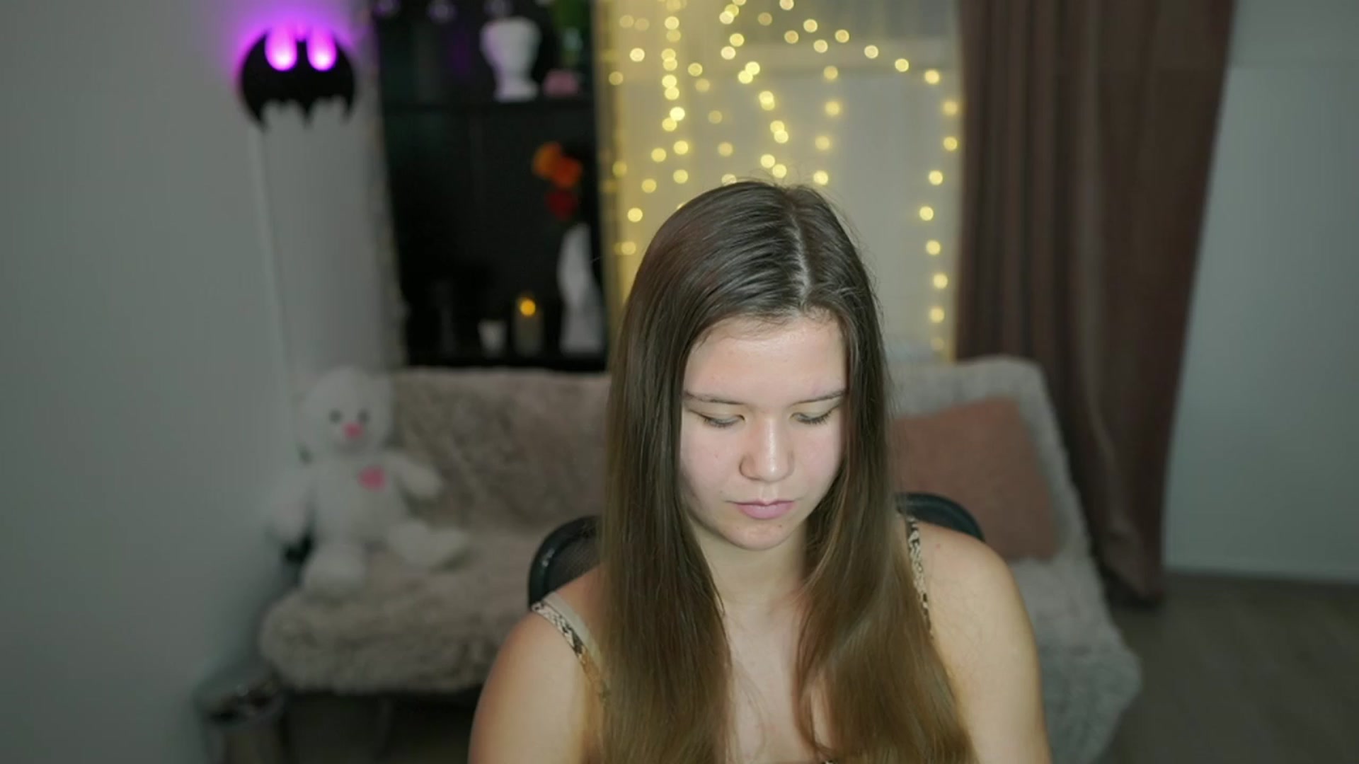 Gallery image thumbnail from Alaina__Fox's myfreecams stream on, 04/14/2024, 13:22 image 4 of 20