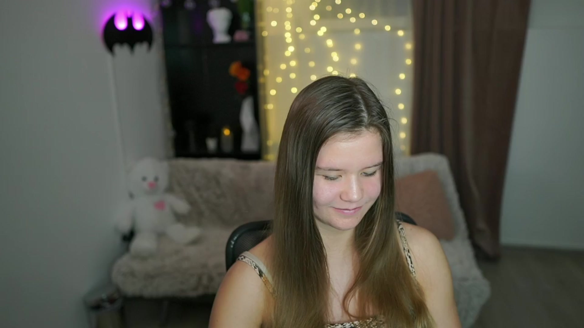 Gallery image thumbnail from Alaina__Fox's myfreecams stream on, 04/14/2024, 13:22 image 1 of 20