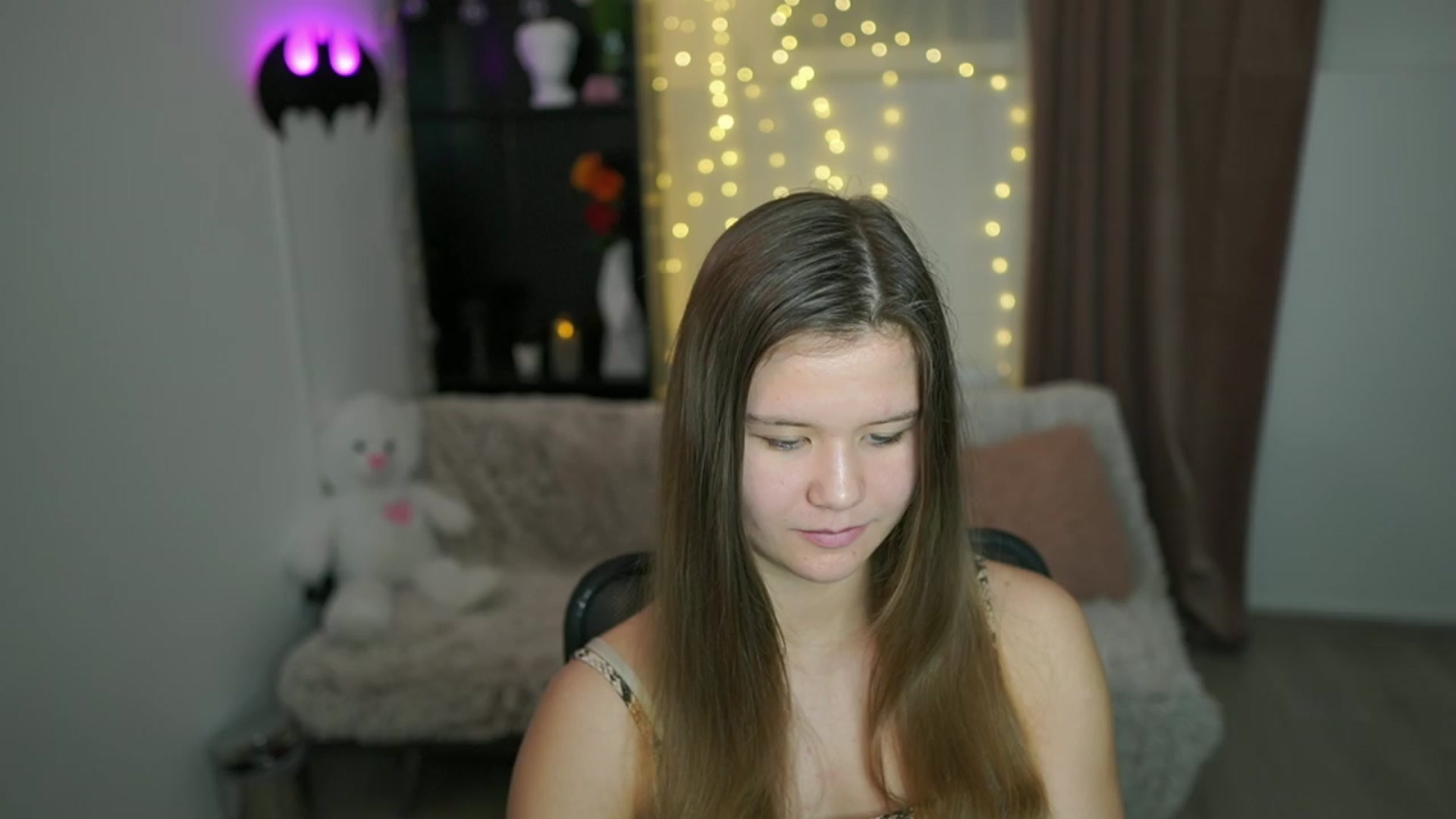 Gallery image thumbnail from Alaina__Fox's myfreecams stream on, 04/14/2024, 13:22 image 3 of 20