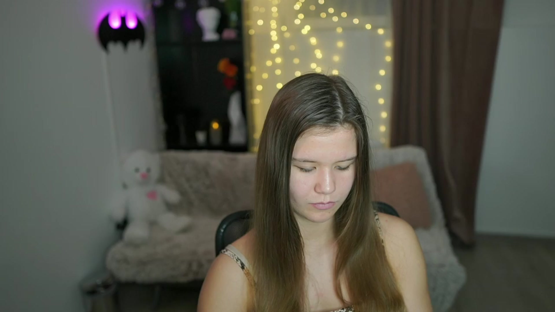 Gallery image thumbnail from Alaina__Fox's myfreecams stream on, 04/14/2024, 13:22 image 2 of 20