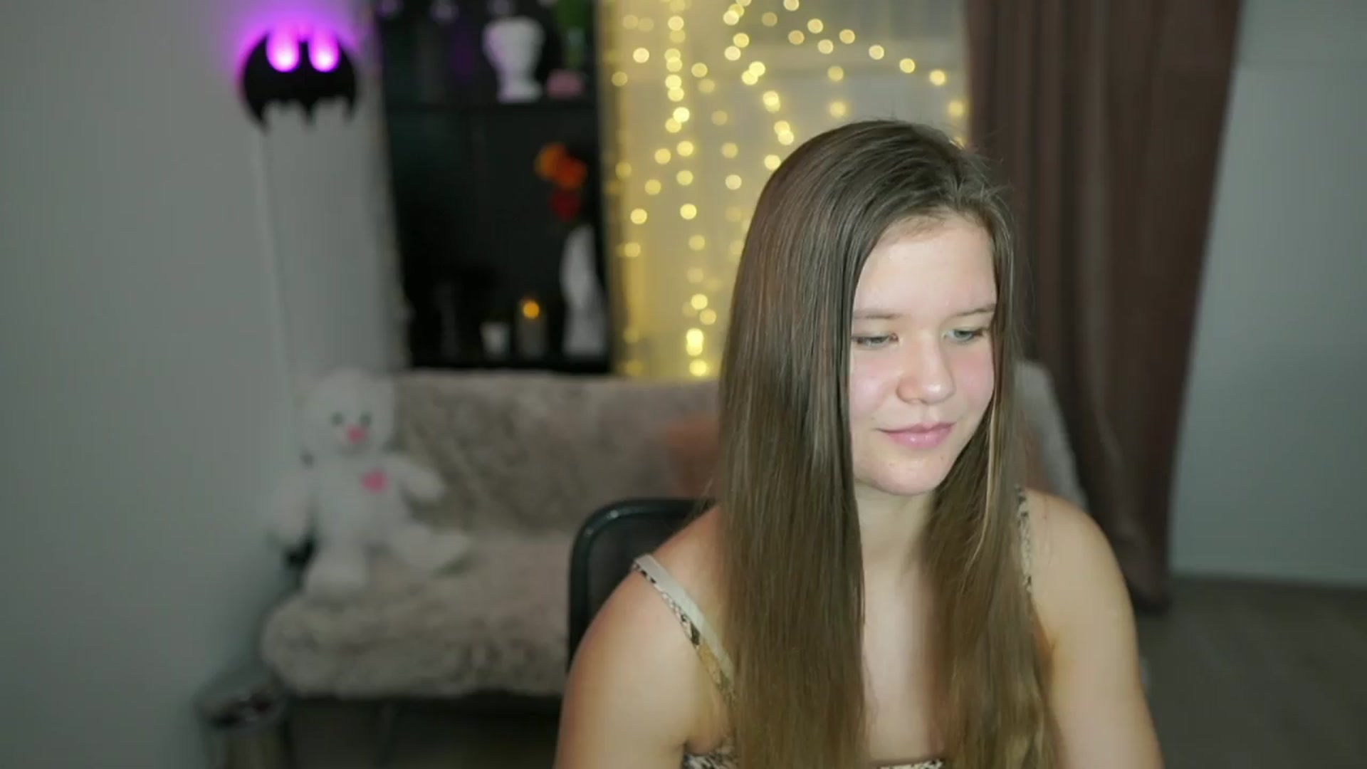 Gallery image thumbnail from Alaina__Fox's myfreecams stream on, 04/14/2024, 13:22 image 14 of 20