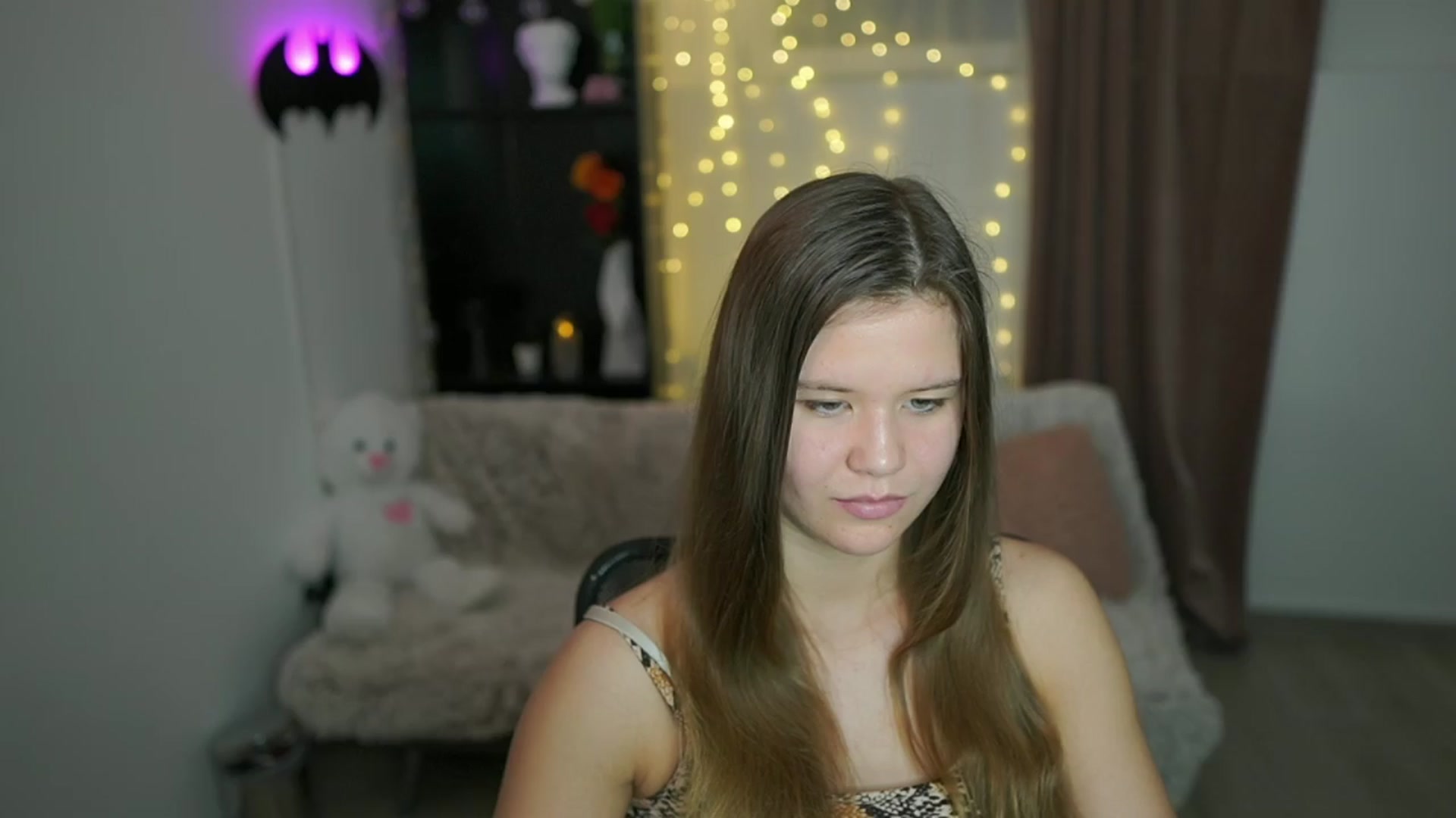 Gallery image thumbnail from Alaina__Fox's myfreecams stream on, 04/14/2024, 13:22 image 16 of 20