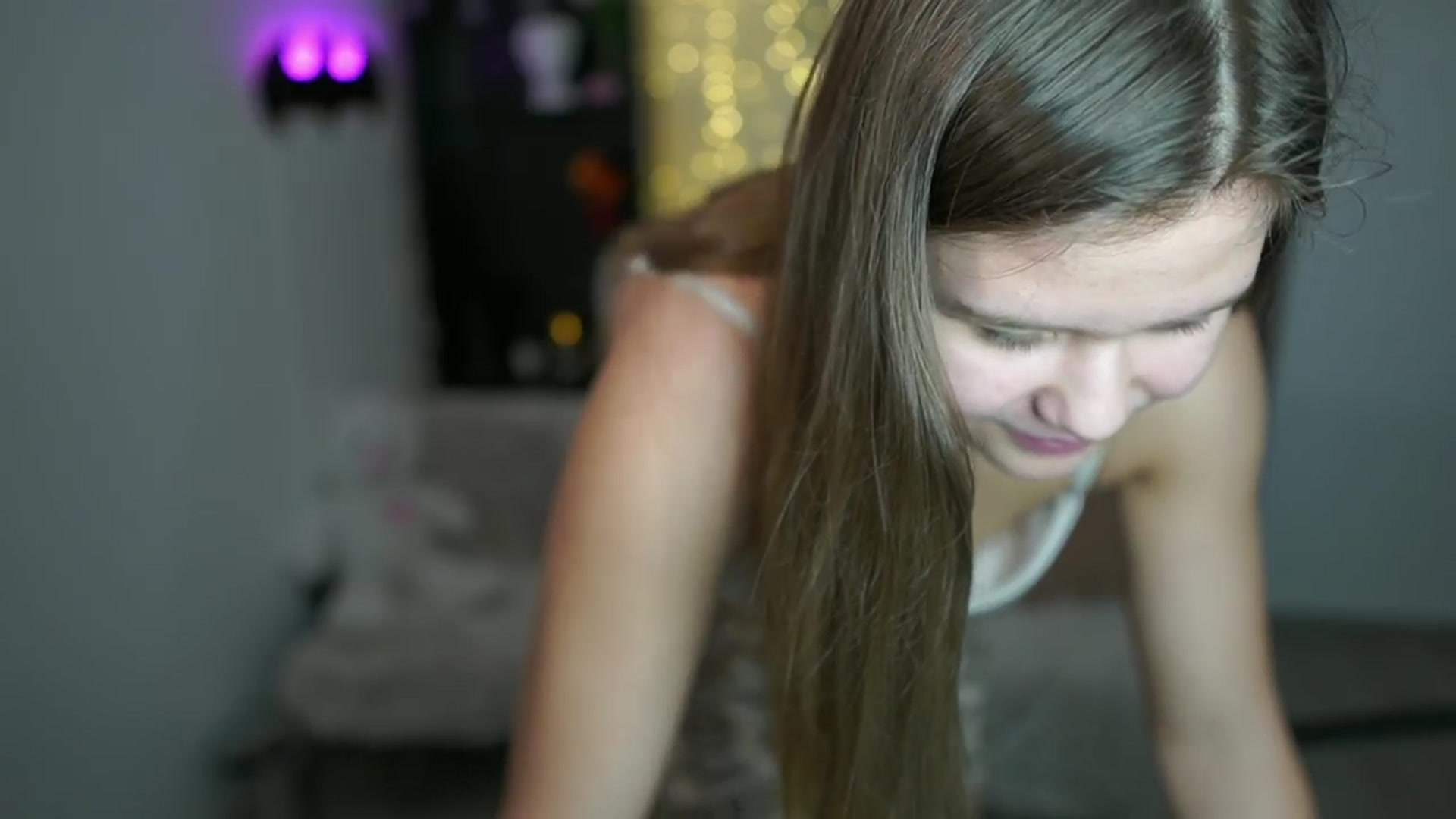Gallery image thumbnail from Alaina__Fox's myfreecams stream on, 04/14/2024, 14:17 image 16 of 20