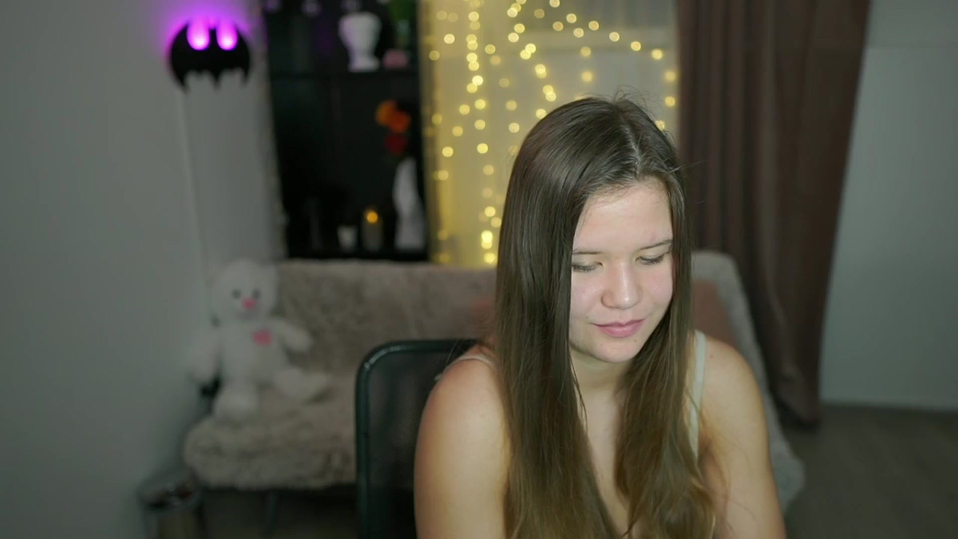Gallery image thumbnail from Alaina__Fox's myfreecams stream on, 04/14/2024, 14:17 image 10 of 20